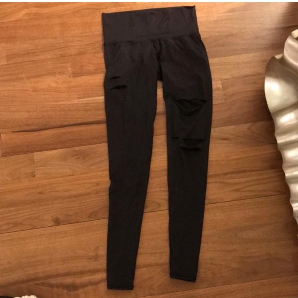 Teeki - black leggings with cut outs